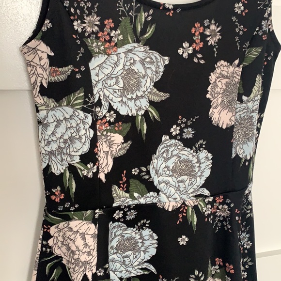 Black floral print like new H&M dress - Picture 2 of 5